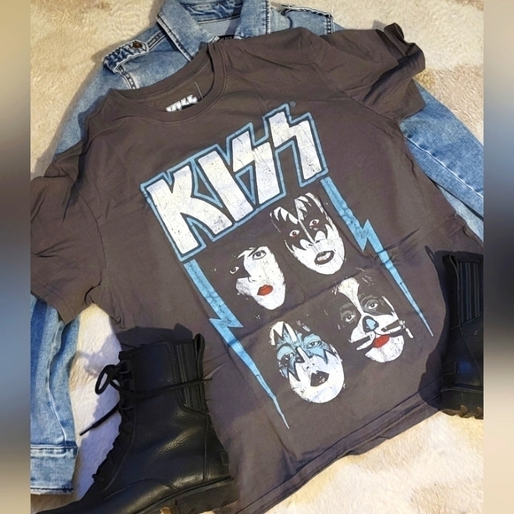 KISS Band Rocker Tee T-shirt Top Collectible - Picture 1 of 7